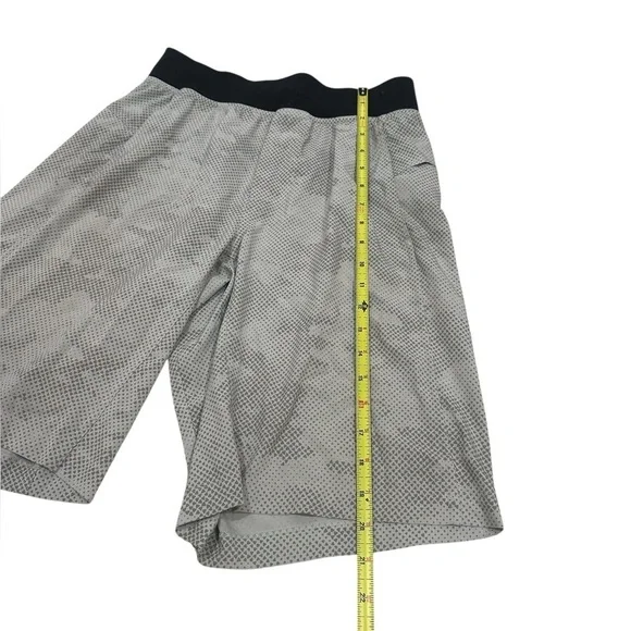 Lululemon Men's Athletic Shorts Patterned Gray and White Small - Picture 11 of 11